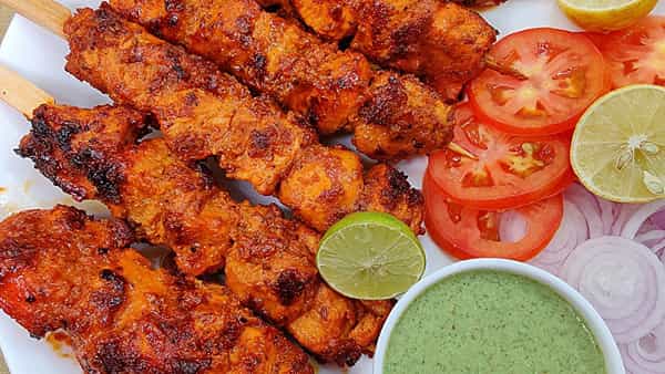 Chicken Kebabs: రెస్టారెంట్ స్టైల్లో చికెన్ కబాబ్స్.. ఇంట్లోనే ఈజీగా చేసేయవచ్చు..