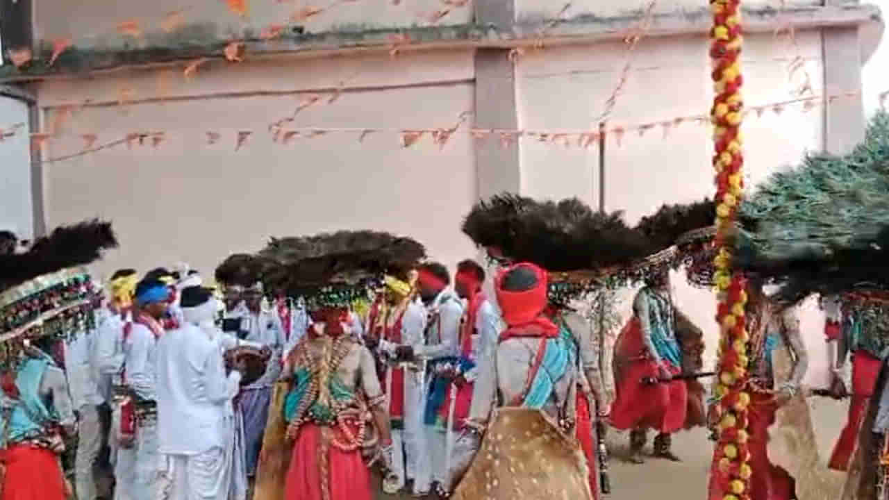 Dandari-Gussadi festival: ఆదివాసీ గూడాల్లో దండారి సంబరాలు.. వెరైటీగా నృత్యాలు..