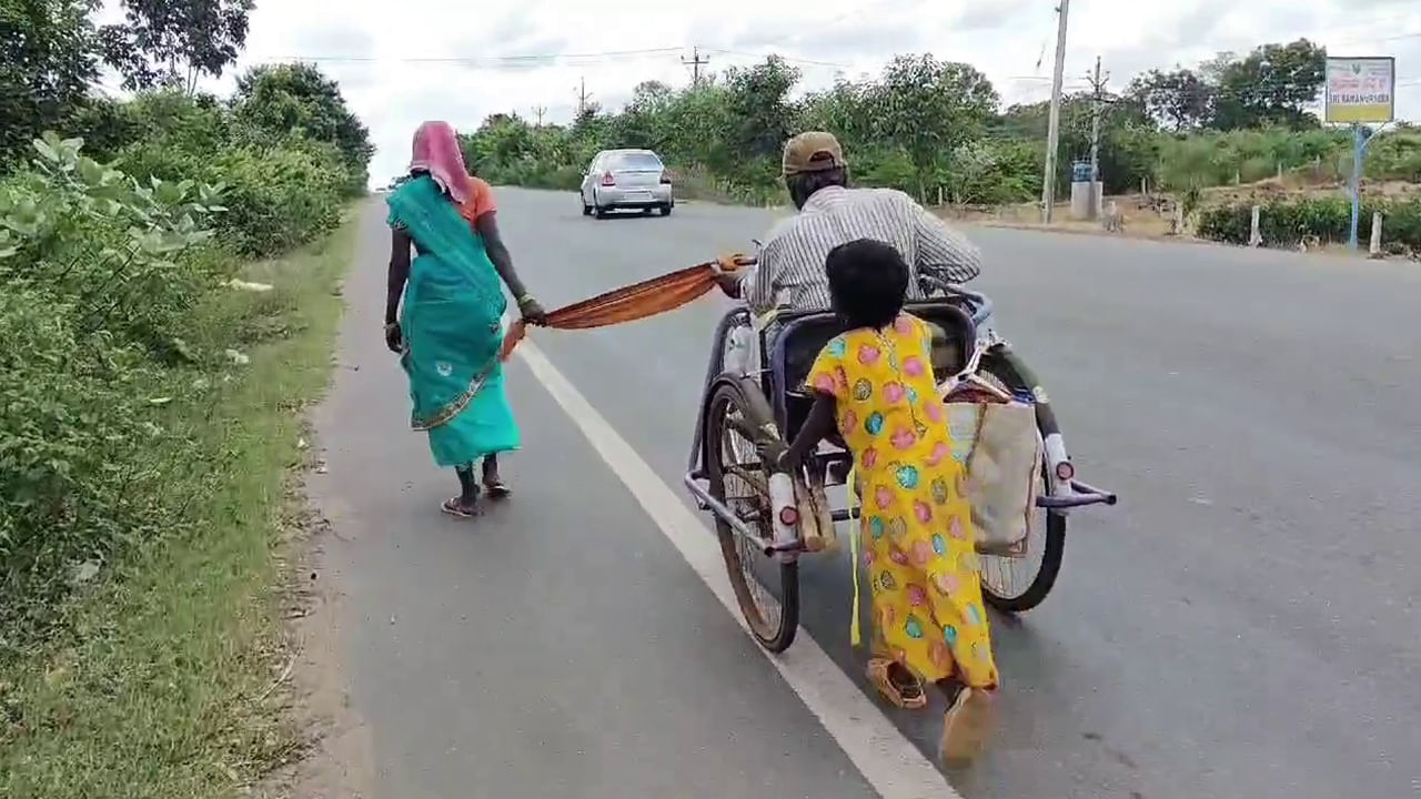 ఆ నమ్మకమే నడిపించింది..! అంగవైకల్యంతో ఉన్న వ్యక్తి.. 200 కి.మీటర్లు ఇలా కాలినడకన..