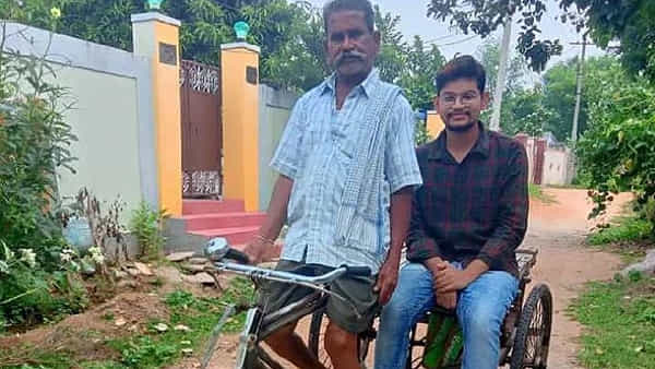 Telangana: కొలువు కల.. నెరవేరిన వేళ.. టీచర్ అయిన రిక్షావాలా కొడుకు