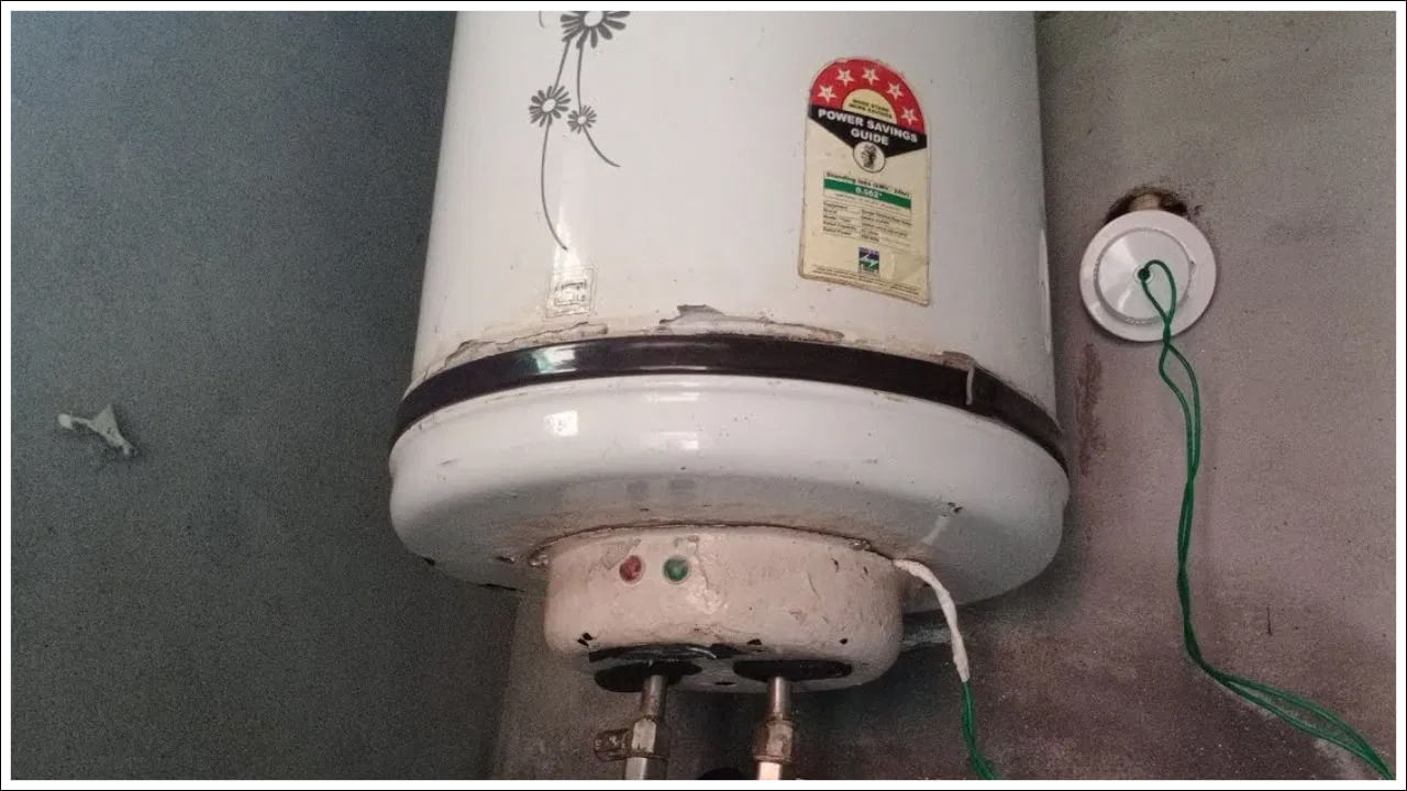 ఇదే తరువాత వారికి చాలా సమస్యలను సృష్టిస్తుంది. ఎందుకంటే, స్థానిక కంపెనీలు గీజర్లలో భద్రతా ప్రమాణాలు ఉండవు. అలాంటి గీజర్లు పాడైపోయే అవకాశాలు ఎక్కువ. వాటిలో ప్రమాదాల భయం కూడా ఎక్కువే. అందుకే గీజర్ను కొనుగోలు చేసేటప్పుడు బ్రాండెడ్ కంపెనీ నుంచి మాత్రమే గీజర్ను కొనుగోలు చేయడం మంచిది.