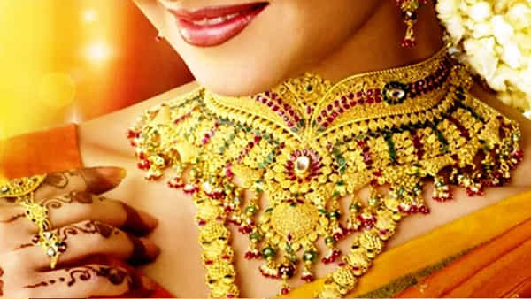 Gold Price Today: వారెవ్వా.! గోల్డ్ లవర్స్కి గోల్డెన్ న్యూస్.. ఒక్క రోజులోనే భారీగా తగ్గిన ధర