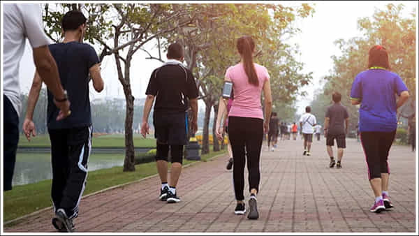 Benefits of night walking: రాత్రి తిన్న తర్వాత ఇలా వాకింగ్ చేస్తే ఎన్ని లాభాలో తెలుసా..?