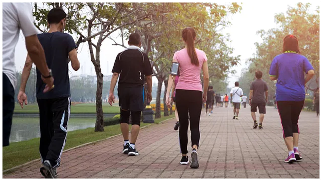 Benefits of night walking: రాత్రి తిన్న తర్వాత ఇలా వాకింగ్ చేస్తే ఎన్ని లాభాలో తెలుసా..?