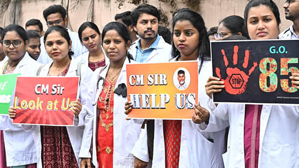 AP Medical Seats: వైద్య విద్యలో ఇన్సర్వీస్ కోటాలో 20శాతానికి రిజర్వేషన్ పెంపు.. విద్యాశాఖ ఉత్తర్వుల జారీ
