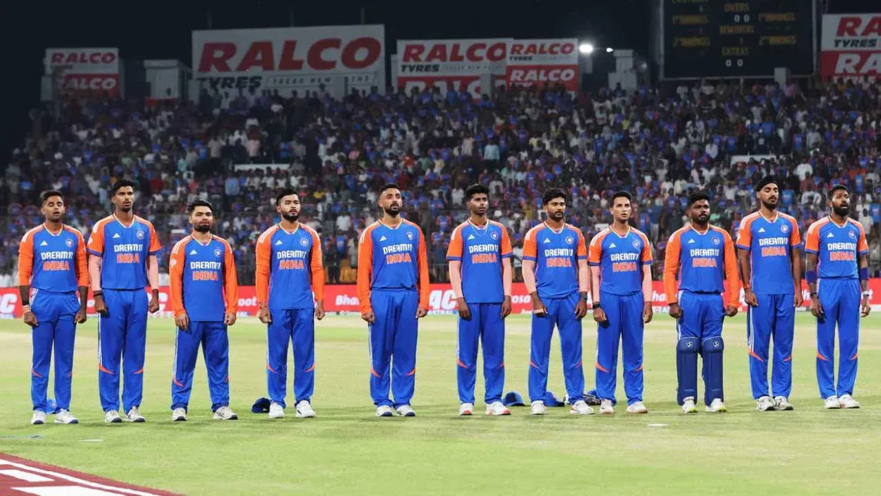 India vs Bangladesh: భారత్-బంగ్లాదేశ్ మధ్య మూడు టీ20ల సిరీస్‌లో భాగంగా ఢిల్లీ వేదికగా రెండో మ్యాచ్ జరగనుంది. గ్వాలియర్‌లో ఇరు జట్ల మధ్య జరిగిన తొలి టీ20 మ్యాచ్‌లో భారత్‌ విజయం సాధించింది. ఇలాంటి పరిస్థితుల్లో ఢిల్లీలో జరిగే రెండో మ్యాచ్‌లో గెలిస్తే టీ20 సిరీస్‌ను భారత్ కైవసం చేసుకోవడం ఖాయం. కానీ, ఢిల్లీలో బంగ్లాదేశ్‌ను తక్కువగా అంచనా వేయడం కష్టం కావొచ్చు. ఎందుకంటే టీ20 ఫార్మాట్‌లో ఇక్కడ జరిగిన చివరి, ఏకైక ఎన్‌కౌంటర్‌లో బంగ్లాదేశ్ జట్టు భారత్‌ను ఓడించింది.