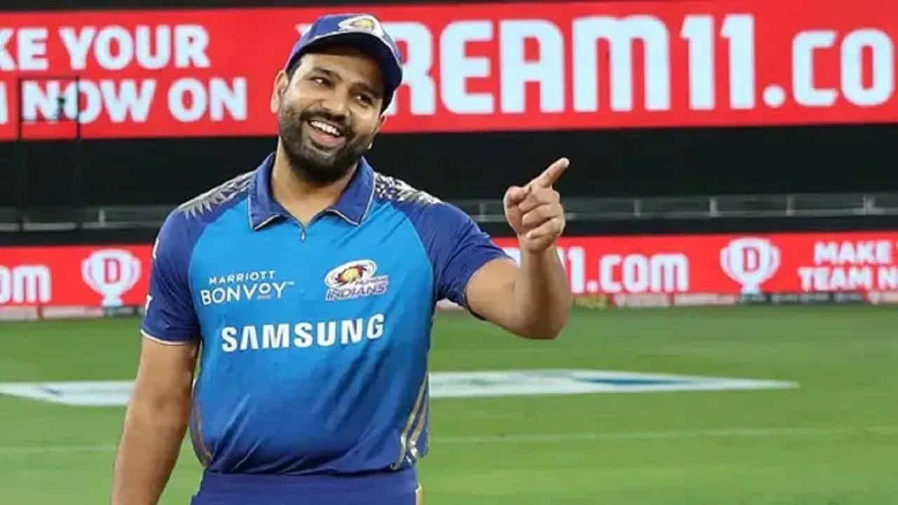 ఓ ప్రైవేట్ ఛానెల్ చిట్ చాట్లో కైఫ్ మాట్లాడుతూ.. రోహిత్ శర్మ ఐపీఎల్లో కెప్టెన్గా మాత్రమే ఆడాలని చెప్పాడు. ఇండియన్ ప్రీమియర్ లీగ్ చరిత్రలో అత్యంత విజయవంతమైన కెప్టెన్లలో ఒకడు. RCB కూడా కొత్త కెప్టెన్ కోసం వెతుకుతోంది.