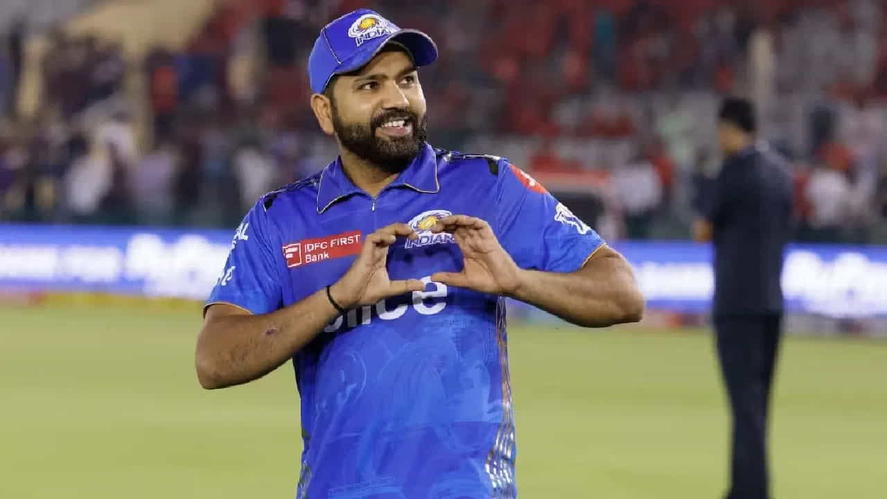 కాగా, రోహిత్ శర్మ సారథ్యంలో ముంబై ఇండియన్స్ జట్టు 5 సార్లు ఛాంపియన్గా నిలిచింది. అలాగే ఇటీవల ముగిసిన టీ20 ప్రపంచకప్ గెలవడంలో కెప్టెన్ రోహిత్ పాత్ర కీలకం. అలా ఐపీఎల్ మెగా వేలంలో హిట్మ్యాన్ కనిపిస్తే అతడి కొనుగోలుకు ఫ్రాంచైజీల మధ్య పోటీ నెలకొనడం ఖాయం.