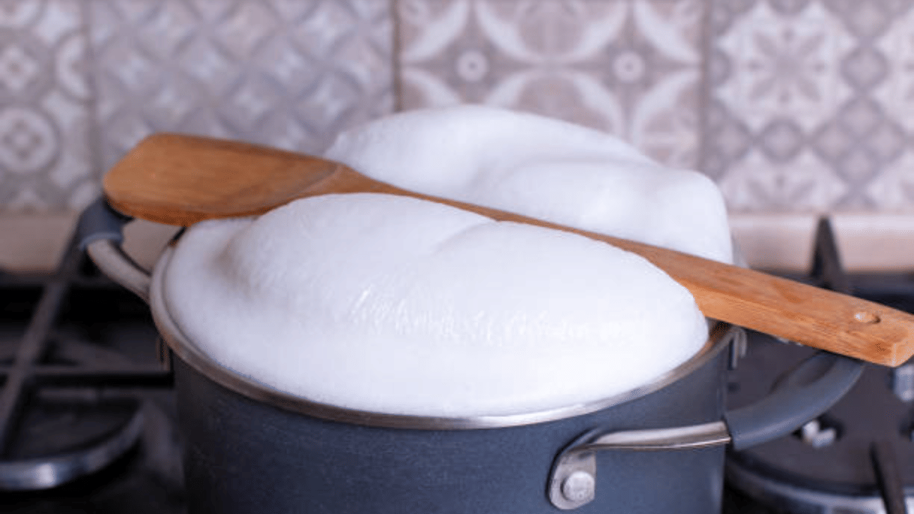 Kitchen Hacks: పాలు పైకి పొంగకుండా ఉండాలంటే ఇలా చేయండి.. Kitchen Hacks: పాలు పైకి పొంగకుండా ఉండాలంటే ఇలా చేయండి..