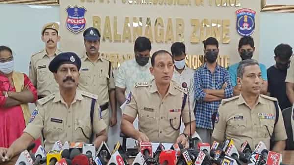 Hyderabad: అమ్మ బాబోయ్.. వీరి వేషాలు మామూలుగా లేవుగా..! ఓ లేడీ లీడర్ కనుసన్నల్లో అంతా..!