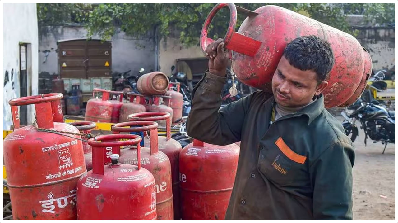 Gas Cylinder Price: గ్యాస్‌ వినియోగదారులకు షాక్‌.. పెరిగిన సిలిండర్‌ ధర!