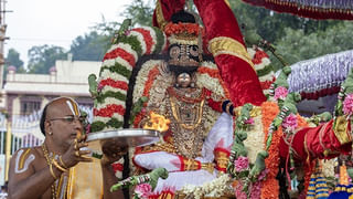 మోహినీ అవతారంలో గోవిందుడు.. తిరుమల భక్తులతో కిటకిట.. సర్వదర్శనానికి 24 గంటలు పైగా..