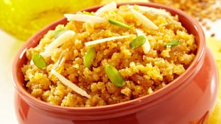 Chapati Roll: చపాతీలు మిగిలిపోతే ఇలా డిఫరెంట్‌గా రోల్స్ చేసేయండి..