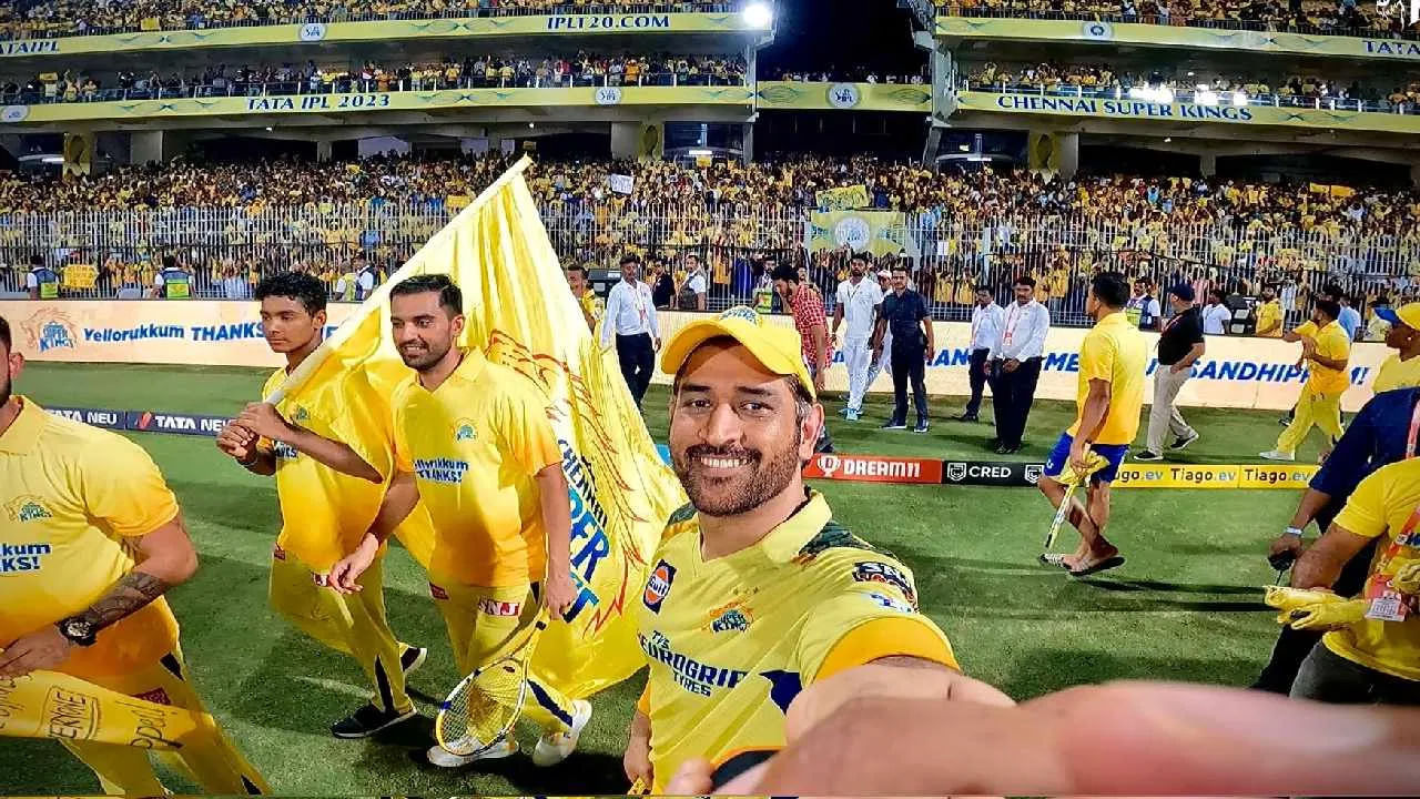 IPL 2025: మహేంద్ర సింగ్ ధోని ఐపీఎల్ 2025లో ఆడనున్న సంగతి తెలిసిందే. ఈ బిలియన్ డాలర్ల ప్రశ్నకు ఎట్టకేలకు సమాధానం దొరికింది. అది కూడా చెన్నై సూపర్ కింగ్స్‌కు ధోనీని రిటైన్ చేస్తారనే తీపి వార్త అందించింది. అంటే, తదుపరి ఐపీఎల్‌లో ఎంఎస్ ధోని కనిపించడం ఖాయం.