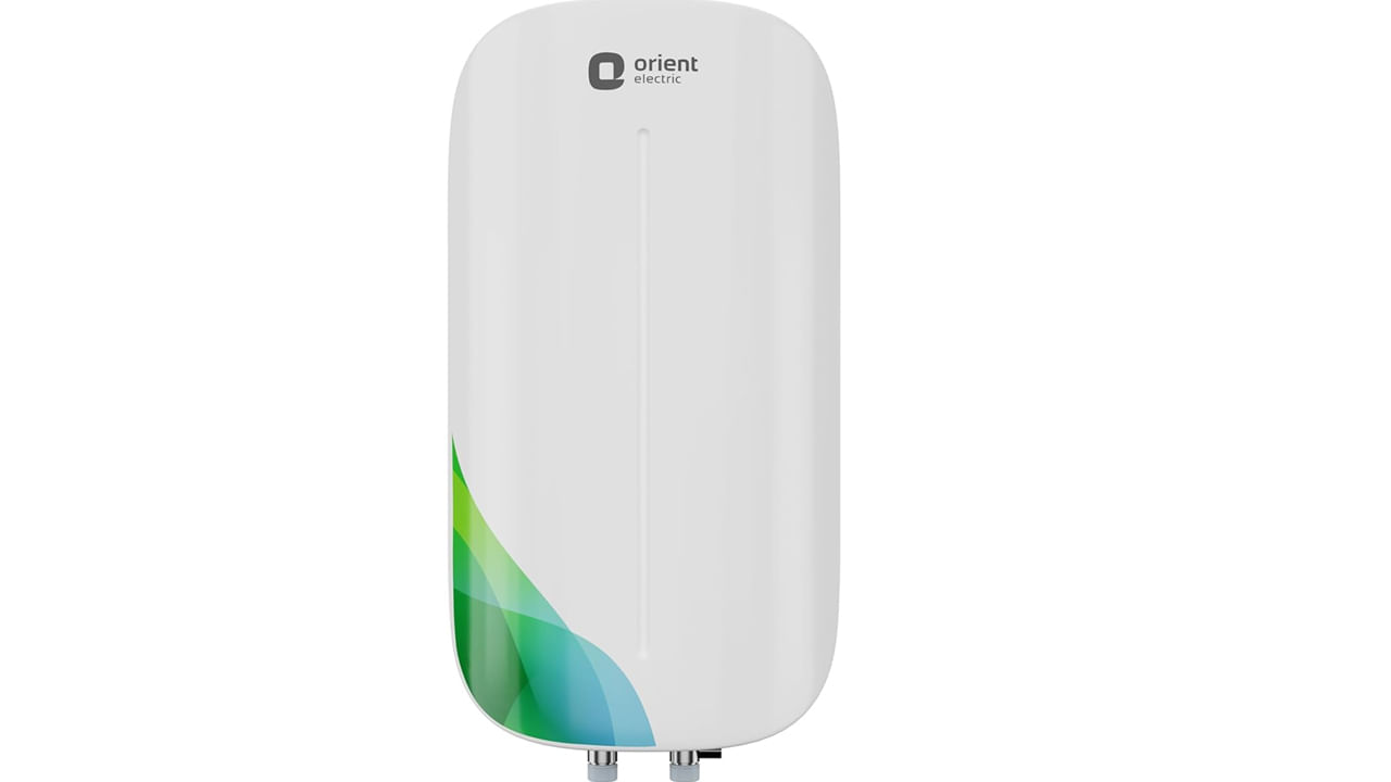 Orient Electric Aura Rapid Pro: రూ. 5వేల లోపు అందుబాటులో ఉన్న బెస్ట్ వాటర్‌ గీజర్లలో ఇదీ ఒకటి. 5.9 లీటర్ల కెపాసిటీల ఈ గీజర్‌పై భారీ డిస్కౌంట్‌ లభిస్తోంది. ఈ గీజర్‌ అసలు ధర రూ. 79990కాగా ఏకంగా 62 శాతం డిస్కౌంట్‌తో రూ. 2999కే సొంతం చేసుకోవచ్చు. ఫీచర్ల విషయానికొస్తే ఇందులో స్టెయిన్‌లెస్‌ స్టీల్‌ ట్యాంక్‌, షాక్‌ప్రూఫ్‌ టెక్నాలజీని అందించారు. 