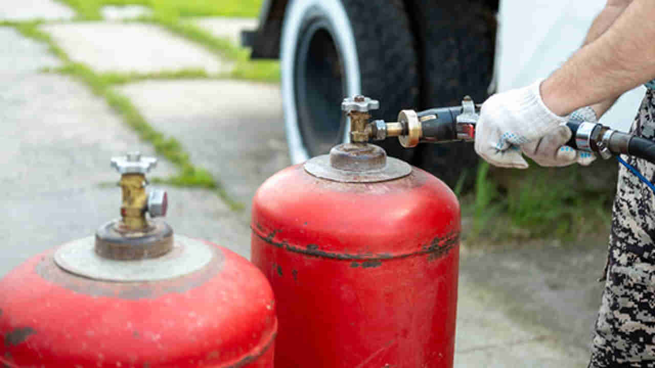 Oxygen cylinder: ఎల్పీజీ కంటే ఆక్సిజన్ సిలిండర్ చాలా ప్రమాదం.. ఎందుకో తెలుసా.?