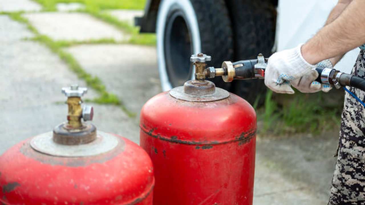 Oxygen cylinder: ఎల్పీజీ కంటే ఆక్సిజన్ సిలిండర్ చాలా ప్రమాదం.. ఎందుకో తెలుసా.?