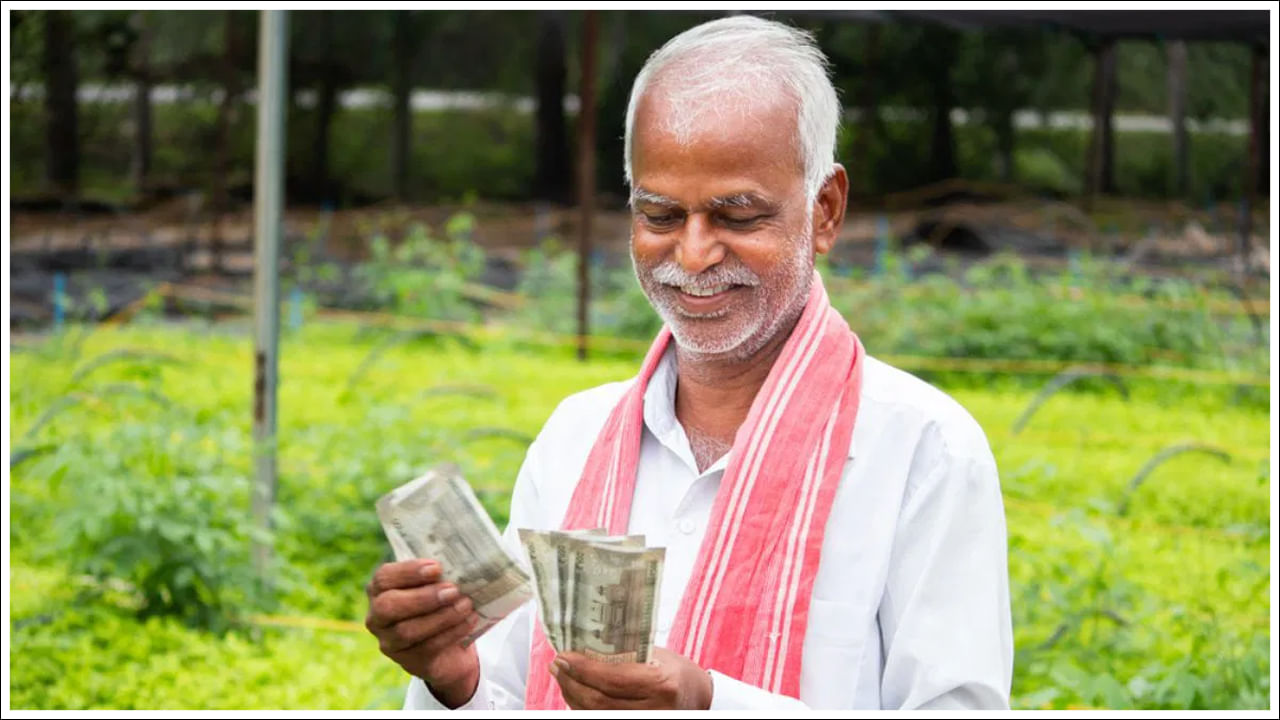 మీరు కూడా పీఎం కిసాన్ సమ్మాన్ నిధి 18వ విడత కోసం ఎదురు చూస్తున్నట్లయితే, ఈ వార్త మీకు ఉపయోగపడుతుంది. ప్రధానమంత్రి కిసాన్ నిధి వాయిదా కోసం కోట్లాది మంది రైతుల నిరీక్షణ నేటితో ముగియనుంది. అక్టోబర్ 5న మహారాష్ట్రలోని వాషిమ్ జిల్లాలో ఏర్పాటు చేసిన కార్యక్రమంలో ప్రధాన మంత్రి కిసాన్ సమ్మాన్ నిధి (పీఎం కిసాన్) పథకం 18వ విడతను ప్రధాని నరేంద్ర మోదీ విడుదల చేయనున్నారు.