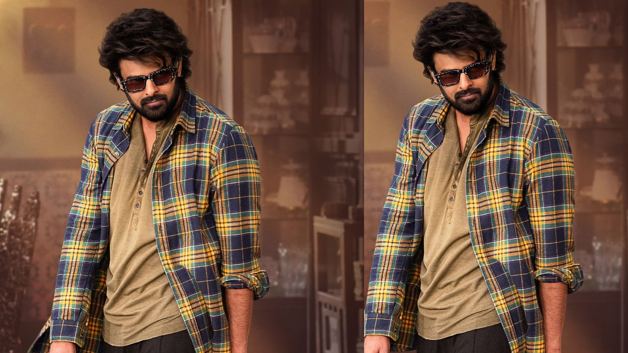 Prabhas : ప్రభాస్ ఇంటి వద్ద ఫ్యాన్స్ హల్ చల్.. అర్దరాత్రి డార్లింగ్‎ను చూడాలంటూ..