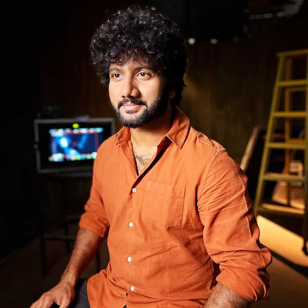 హనుమాన్ సినిమాతో సూపర్ హీరో యూనివర్స్ను స్టార్ట్ చేసిన ప్రశాంత్ వర్మ, ఆ సిరీస్లో మరిన్ని సినిమాలు ప్లాన్ చేస్తున్నారు. ఇప్పటికే ఈ యూనివర్స్లో రెండు ప్రాజెక్ట్స్ ఎనౌన్స్ అయ్యాయి. ఆ సినిమాలను ప్రశాంత్ వర్మ స్వయంగా డైరెక్ట్ చేస్తున్నారు.