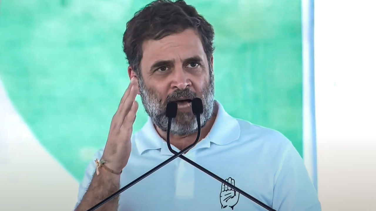 Rahul Gandhi: సావర్కర్‌పై వ్యాఖ్యల వివాదం.. రాహుల్ గాంధీకి కోర్టు సమన్లు