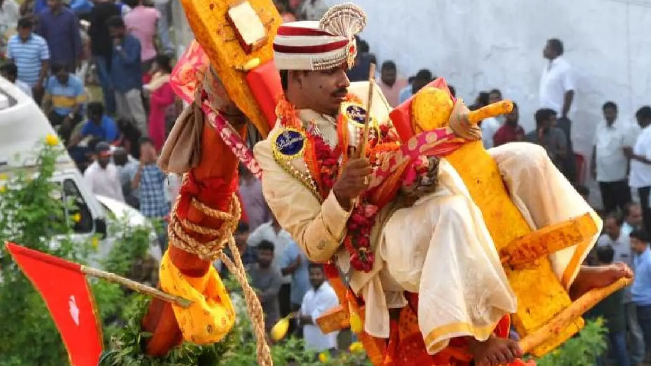 ప్రస్తుతం నిపుణులైన వండ్రంగులు చేతిలో చింతమాను సిరిమానుగా మలిచే ప్రక్రియ జోరుగా కొనసాగుతోంది. ఈ నెల 15వ తేదీలోగా పనులు పూర్తిచేసి, అమ్మవారి సిరిమాను జాతరకు సిద్ధం చేస్తున్నారు.  
