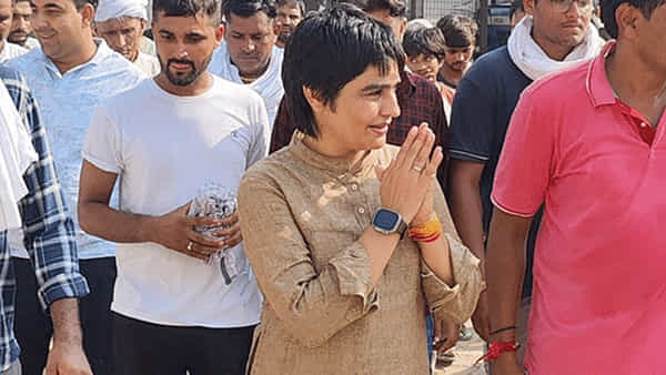 Sonia Doohan: కాంగ్రెస్ మహిళా నేతతో ఆకతాయి అసభ్య ప్రవర్తన.. సీనియర్ నేతలున్న స్టేజ్పై వెర్రి చేష్టలు