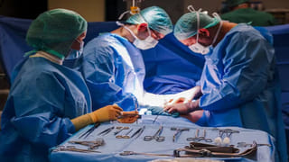 Viral Video: వార్నీ ఎంతకు తెగించారు.. రైలు ప్రయాణం ఇలా కూడా చేస్తారా.?