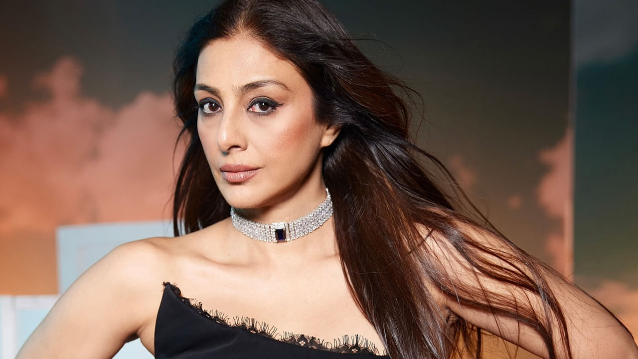 Actress Tabu: హీరోయిన్ టబు లైఫ్ స్టైల్ చూశారా.. ? హైదరాబాద్‏లో బంగ్లా నుంచి కాంప్లెక్స్ వరకు..