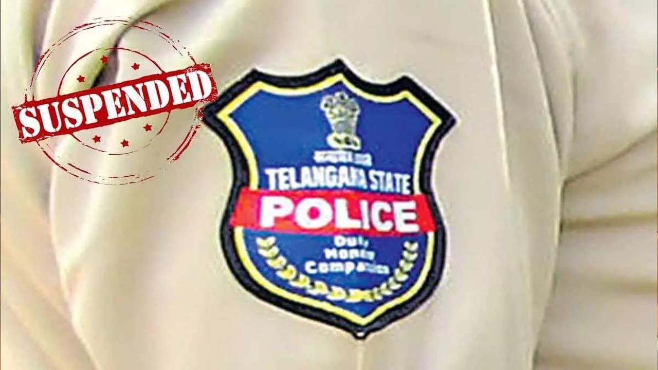 Telangana: ఇకపై గీత దాటితే వేటు తప్పదు.. లూప్ లైన్లోకి ముగ్గురు సీఐలు, 13 మంది ఎస్ఐలు Telangana: ఇకపై గీత దాటితే వేటు తప్పదు.. లూప్ లైన్లోకి ముగ్గురు సీఐలు, 13 మంది ఎస్ఐలు