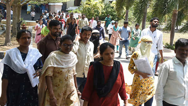 TGPSC Group 1 Mains: తొలి రోజు ప్రశాంతంగా ముగిసిన గ్రూప్ 1 మెయిన్స్ పరీక్ష.. పలువురు పరీక్షకు దూరం! కారణం ఇదే