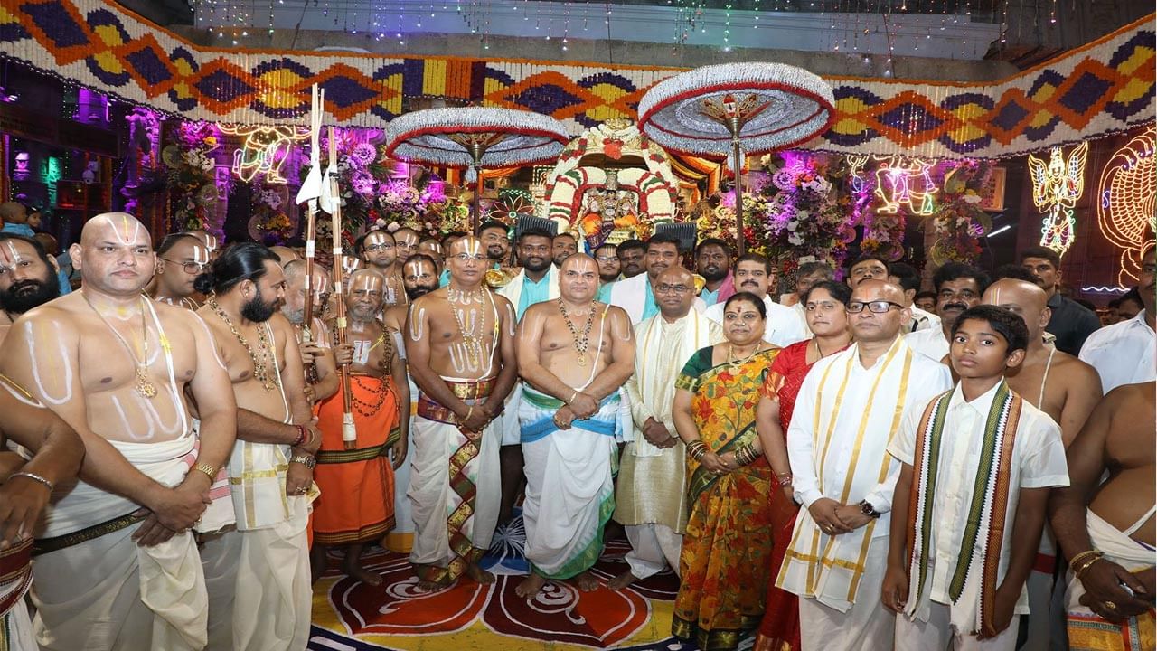 Tirumala: శాస్త్రోక్తంగా సాగిన అంకురార్పణ.. ధ్వజారోహణంతో శ్రీవారి వార్షిక బ్రహ్మోత్సవాలు షురూ..!