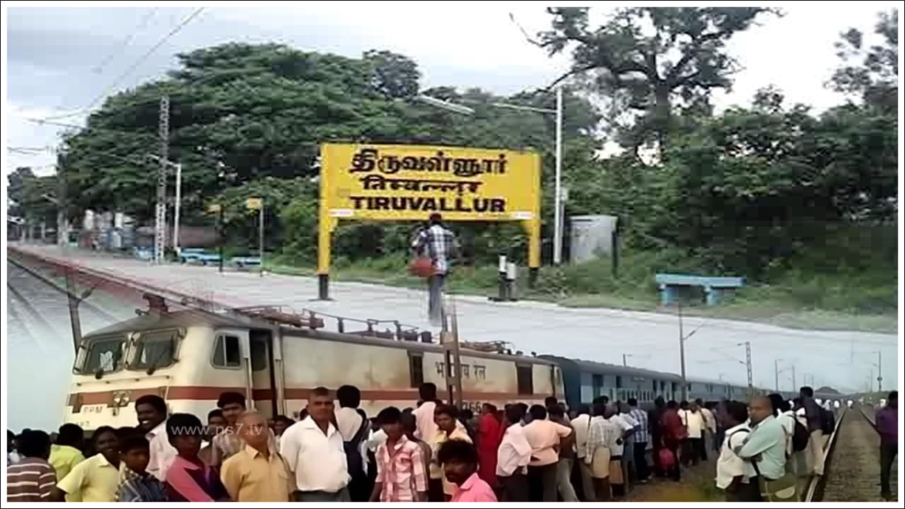 Train Accident: ట్రైన్ ప్రమాదం.. గూడ్స్ రైలును ఢీకొన్న ఎక్స్ప్రెస్.. రెండు బోగీల్లో మంటలు! Train Accident: ట్రైన్ ప్రమాదం.. గూడ్స్ రైలును ఢీకొన్న ఎక్స్ప్రెస్.. రెండు బోగీల్లో మంటలు!