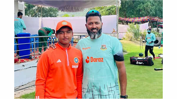 ప్రపంచ క్రికెట్లో ప్రకంపనలు.. ఫాస్టెస్ట్ సెంచరీతో 13 ఏళ్ల బీహార్ ప్లేయర్ బీభత్సం.. సచిన్ జాబితాలో చోటు