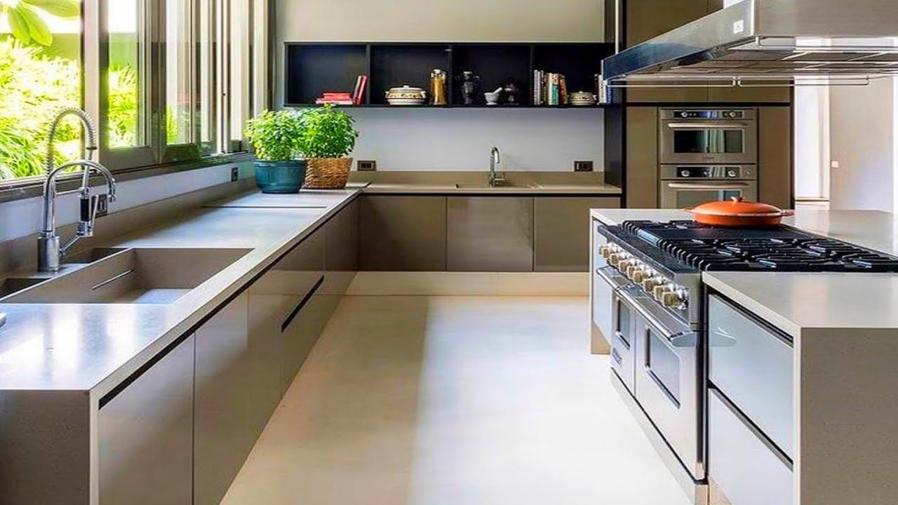 ముఖ్యంగా వంట గదిని మరింత క్లీన్‌గా ఉంచుకోవాలి. ఇంటి వంట గది ఎప్పుడూ ఆగ్నేయ దిశలోనే నిర్మించాలి. లేకపోతే ఇంట్లో గొడవలు జరగడం, మనస్పర్థలు రావడం కామన్.
