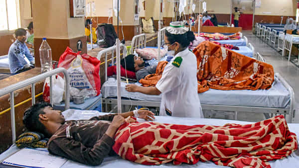Viral Fever: జ్వరం వచ్చినప్పుడు స్నానం చేయొచ్చా..? ఒకవేళ చేస్తే డేంజర్గా మారుతుందా..