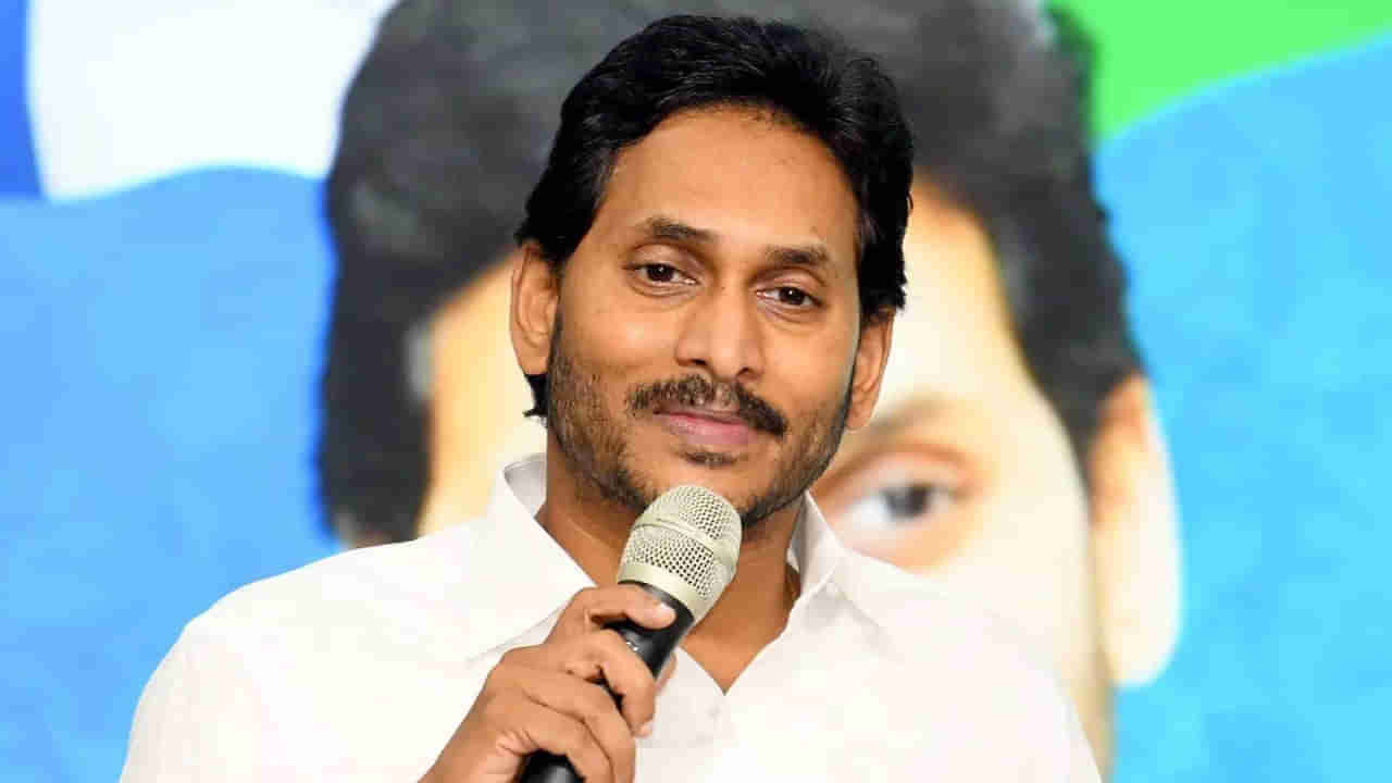 YS Jagan: సిండికేట్ల రూపంలో కోట్లు కొల్లగొడుతున్నారు: వైసీపీ అధినేత జగన్ సంచలన ఆరోపణలు..