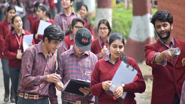 10th Class Exam: పదో తరగతి పబ్లిక్ పరీక్షల ఫీజు గడువు మళ్లీ పెరిగిందోచ్.. ఎప్పటివరకంటే