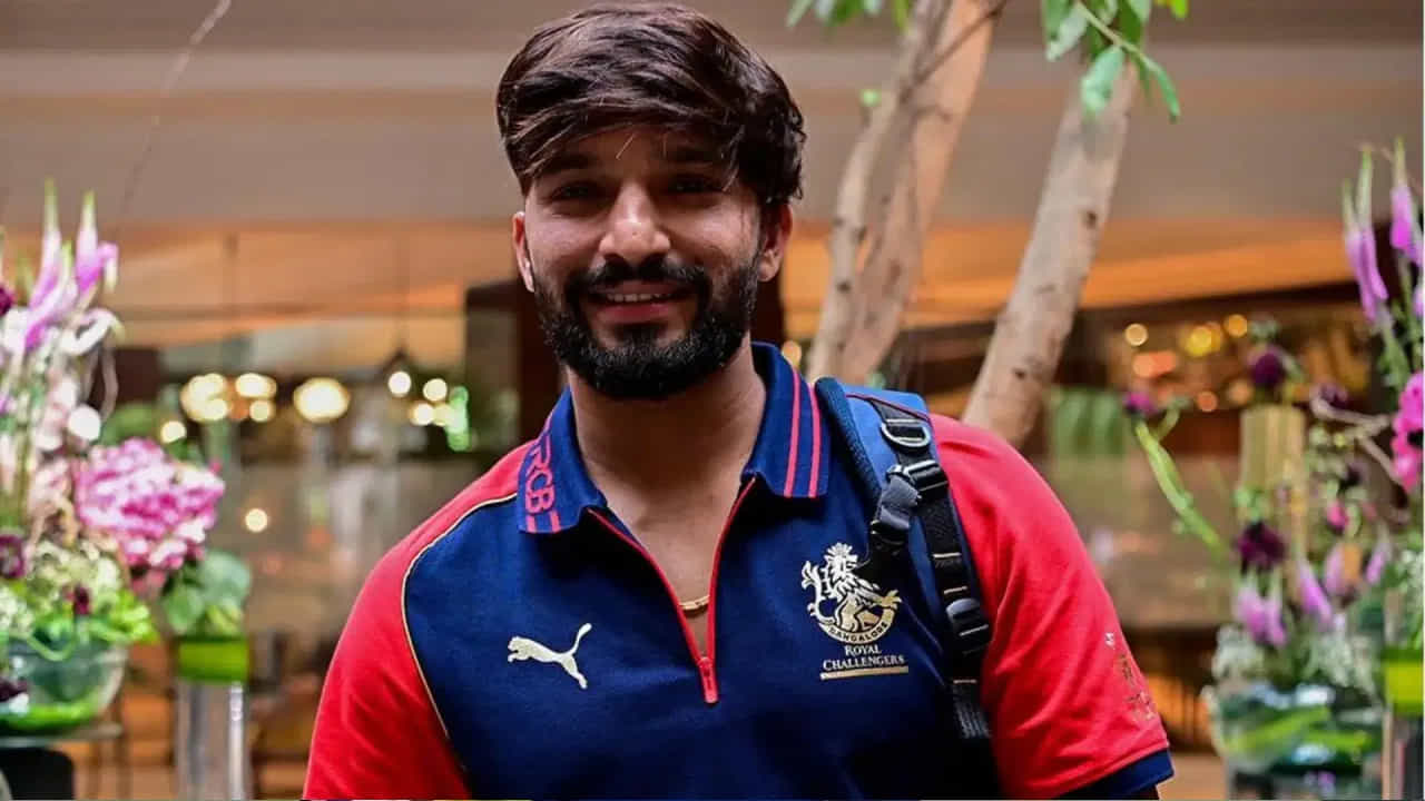 ఐపీఎల్ మెగా వేలానికి ముందు RCB రజత్ పాటిడర్ను రిటైన్ చేసుకుంది. రజత్కి రూ.11 కోట్లతో రిటైన్ చేసుకున్నారు. కాబట్టి రజత్ తదుపరి ఎడిషన్లో మూడో నంబర్లో బ్యాటింగ్ చేయడం ఖాయంగా కనిపిస్తుంది.