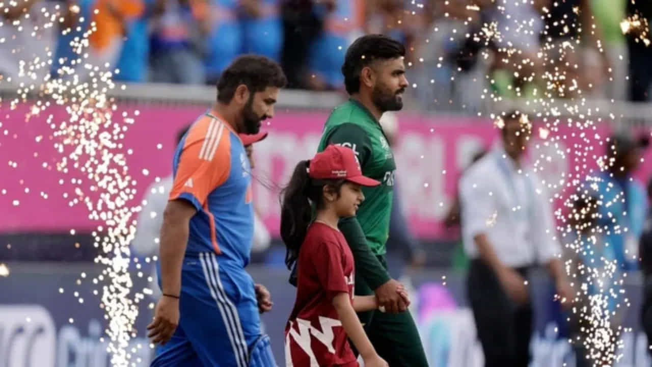 ఈరోజు విలేకరులతో సమావేశంలో మాట్లాడిన ఎంఈఏ అధికార ప్రతినిధి రణధీర్ జైస్వాల్, ఐసీసీ టోర్నీ ఆడేందుకు టీమ్ ఇండియా పాకిస్థాన్ వెళ్తుందా అని ప్రశ్నించారు. భద్రతా కారణాల దృష్ట్యా టీమ్ఇండియాను పాకిస్థాన్కు పంపకూడదని నిర్ణయించుకున్నట్లు ఆయన బదులిచ్చారు. ఈ విషయాన్ని ప్రస్తుత సమాచారం ప్రకారం, టోర్నమెంట్ను హైబ్రిడ్ ఫార్మాట్లో నిర్వహించాలని ఐసీసీ పాకిస్థాన్ను కోరనుంది. దీని ప్రకారం, భారతదేశం యొక్క మ్యాచ్లు పాకిస్తాన్ వెలుపల జరుగుతాయి. మిగతా మ్యాచ్లు పాకిస్థాన్లో జరుగుతున్నాయి. ఇప్పటికే బీసీసీఐకి తెలియజేసినట్లు చెప్పారు.