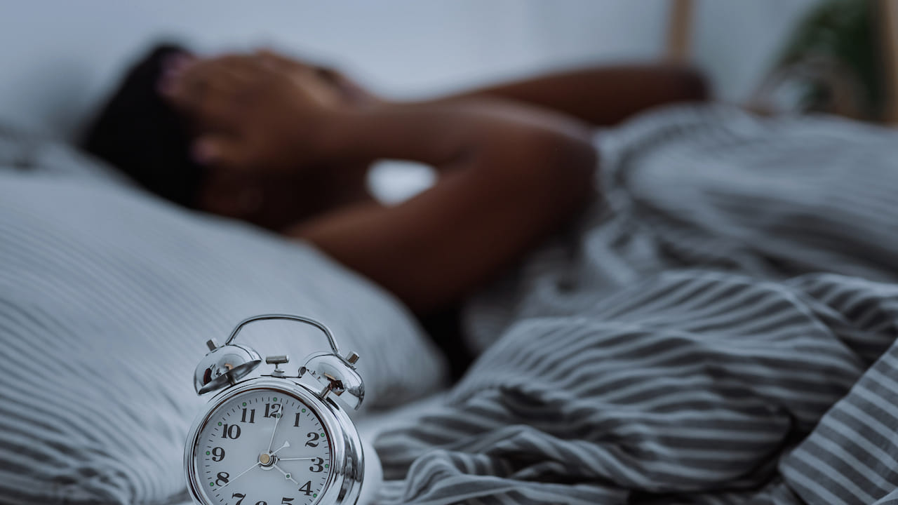 ఒక పరిశోధన ప్రకారం, 20 సంవత్సరాల కంటే తక్కువ వయస్సు ఉన్న పిల్లలు రాత్రికి 5 గంటలు మాత్రమే నిద్రపోతారు. ఇది వారి ఆరోగ్యానికి చాలా ప్రమాదకరం. నేడు, ఆధునిక జీవనశైలి కారణంగా, వారి ఆరోగ్యంపై ప్రతికూల ప్రభావం చూపుతున్న నిద్ర గంటలు తగ్గిపోతున్నాయి, అందుకే నిద్రలేమి కారణంగా, అధిక రక్తపోటు, ఊబకాయం, మధుమేహం, బలహీనమైన రోగనిరోధక శక్తి వంటి అనేక ఆరోగ్య సమస్యలను ఎదుర్కొంటున్నారు.