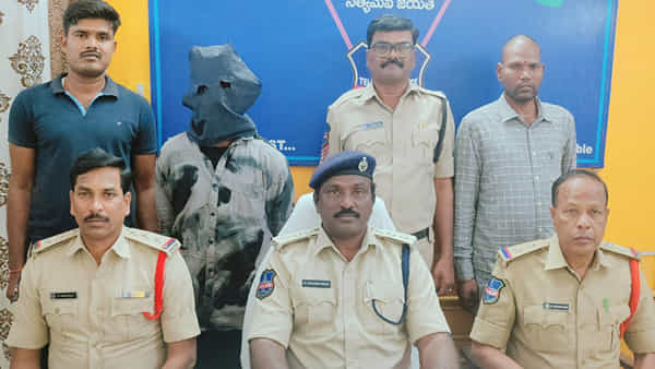 AP News: ఇన్స్టాగ్రమ్లో పరిచయం చేసుకున్నాడు.. చాటింగ్ చేశాడు.. చివరికి..