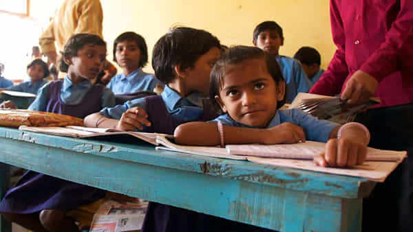 AP Aided Schools Teacher Jobs: టెట్ పాసైయ్యారా? రాత పరీక్షలేకుండానే ఎయిడెడ్ బడుల్లో SA, SGT టీచర్ ఉద్యోగాలు పొందే ఛాన్స్..