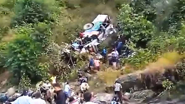 Uttarakhand: ఉత్తరఖాండ్లో ఘోర ప్రమాదం.. నదిలో పడిన ప్రయాణికులతో ఉన్న బస్సు.. 15మందికి పైగా మృతి