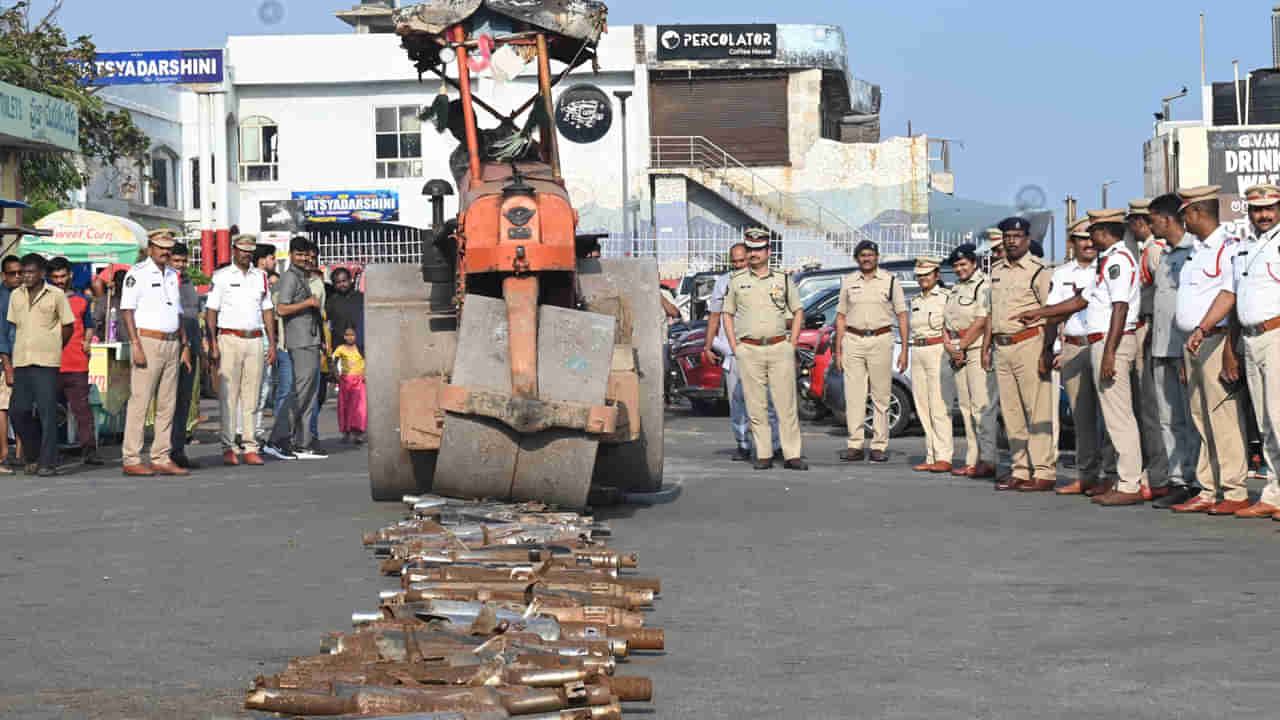 Andhra Pradesh: సైలెన్సర్‌ తీస్తే తాట తీస్తున్నారు.. ట్రాఫిక్‌ పోలీసుల స్పెషల్‌ డ్రైవ్‌