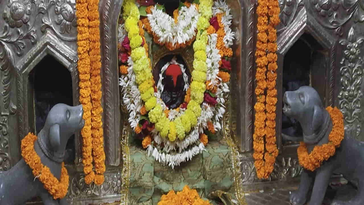 Batuk Bhairava: ఇక్కడ బాలుడి రూపంలో శివయ్యకు పూజలు.. చాక్లెట్స్, బిస్కెట్స్ ప్రసాదాలు..