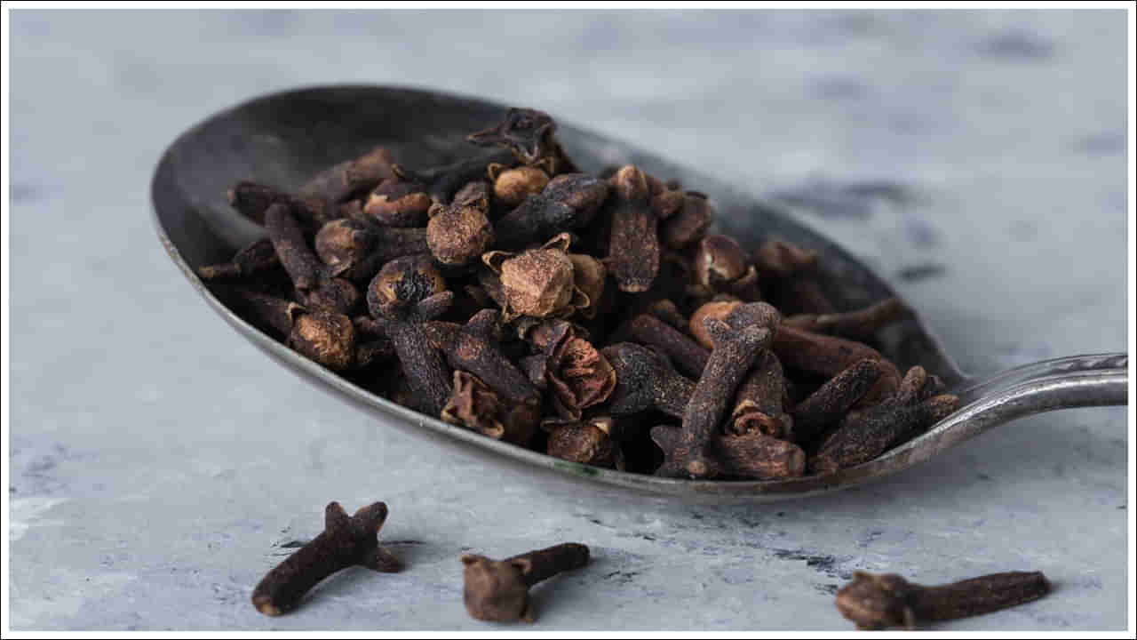 Clove Water: లవంగాల నీటితో కొత్త జుట్టు పెరగడం పక్కా..