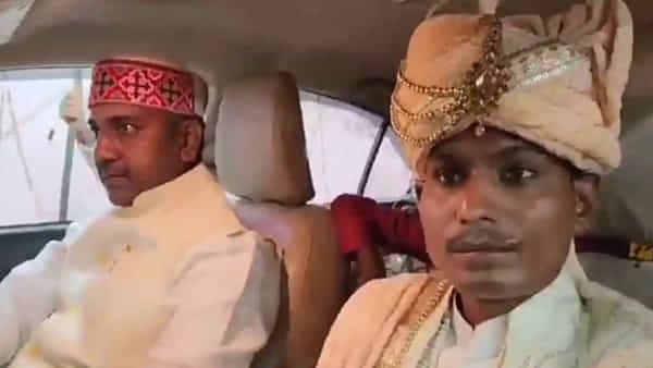 వారెవ్వా.. ఎమ్మెల్యే అంటే మీరే సారూ.. డ్రైవర్ పెళ్లిలో ఏం చేశాడో తెలిస్తే ఫిదా అవ్వాల్సిందే..