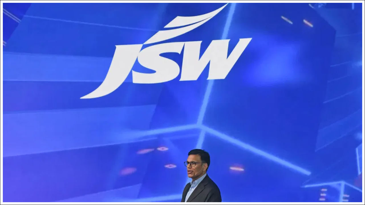 జిందాల్ కుటుంబం (JSW స్టీల్) - హురున్ బార్క్లేస్ ప్రైవేట్ క్లయింట్ల జాబితాలో జిందాల్ కుటుంబం నాల్గవ స్థానాన్ని పొందింది. సజ్జన్ జిందాల్ నేతృత్వంలో నడుస్తున్న కంపెనీ వాల్యుయేషన్ రూ.471,200 కోట్లు. ఈ సంస్థ ప్రధానంగా ఉక్కు, మైనింగ్ పరిశ్రమ వ్యాపారం చేస్తుంది. ప్రస్తుతం జిందాల్ కుటుంబానికి చెందిన వ్యాపారాన్ని రెండో తరం వారు నిర్వహిస్తున్నారు.