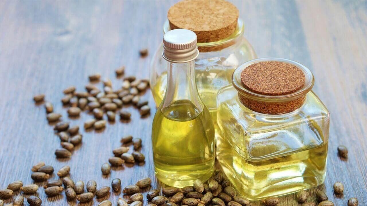 Castor Oil: ఆముదాన్ని ముఖానికి రాస్తే జరిగే మ్యాజిక్ ఇదే!